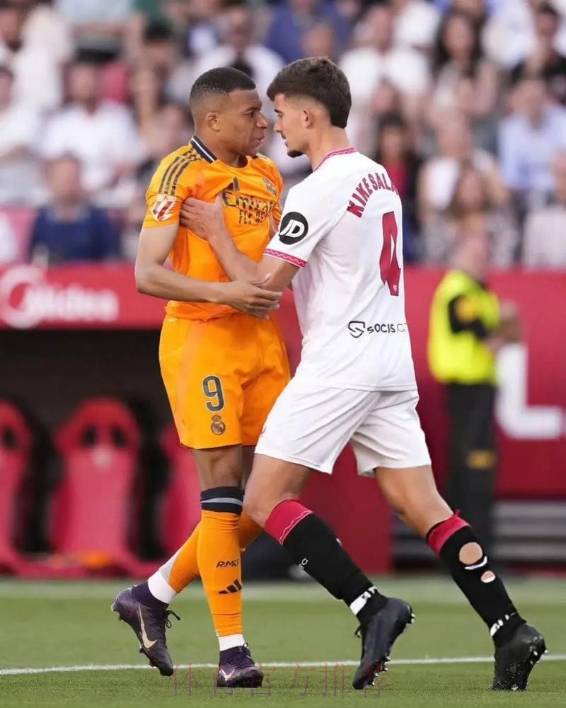 亨利谈姆巴佩踢9号:背对球门踢球不容易 亨利谈姆巴佩踢9号:背对球门踢球不容易